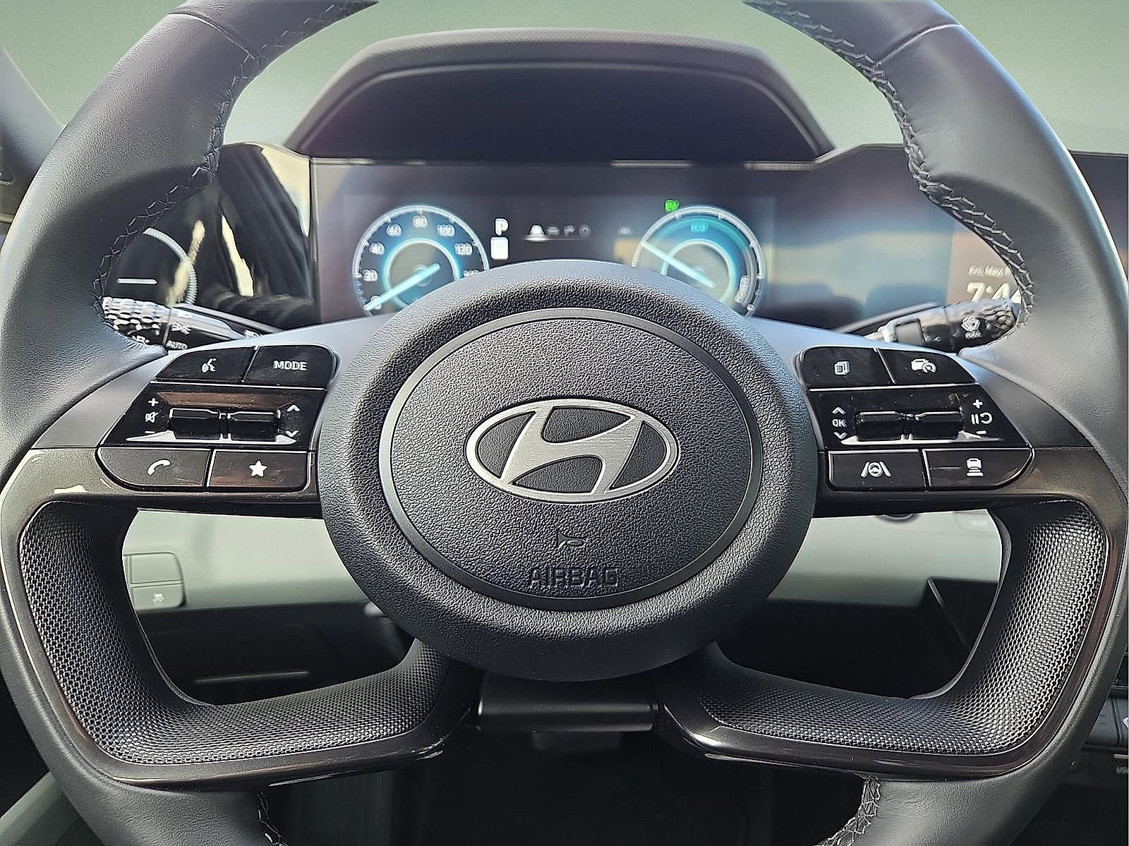 Used 2025 Hyundai Elantra Limited w/ Cargo Package FWD image 24