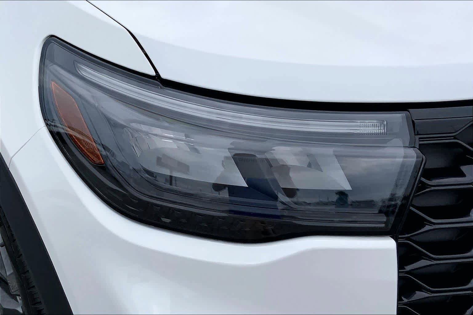 Certified 2025 Ford Explorer ST-Line w/ Premium Package RWD image 27