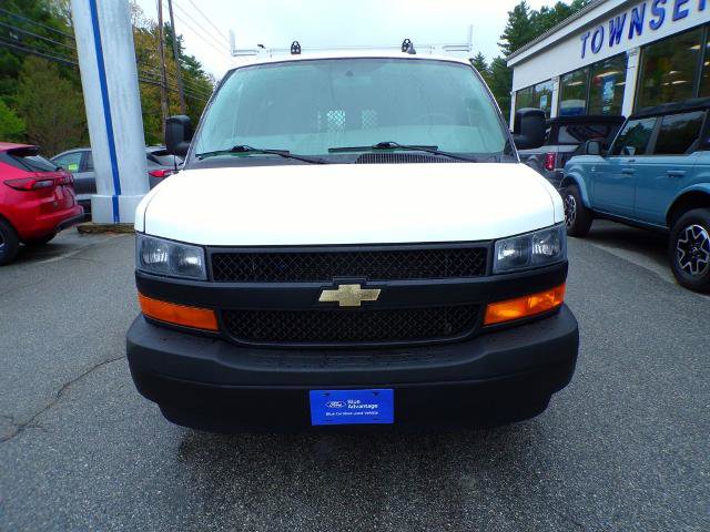 Used 2022 Chevrolet Express 2500 RWD image 2