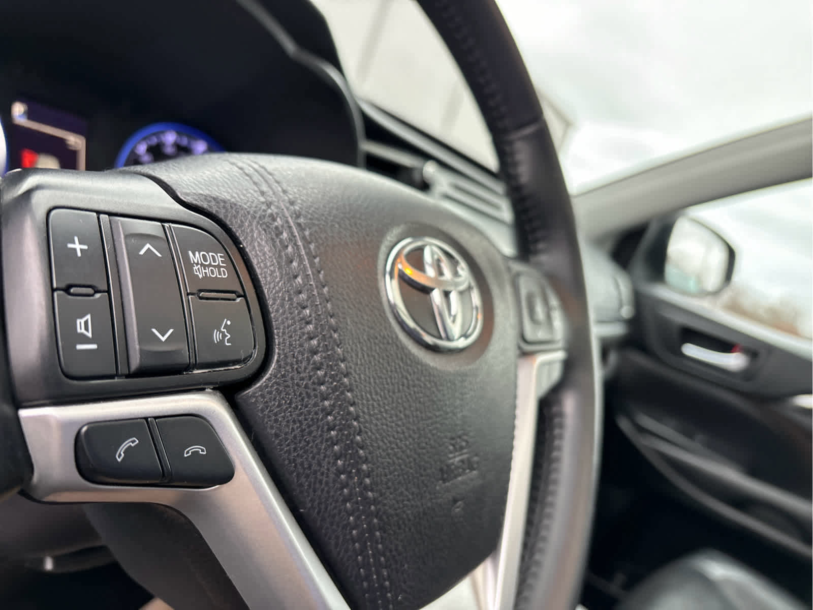 Used 2019 Toyota Highlander Limited Platinum image 12