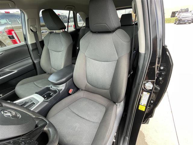 Used 2025 Toyota RAV4 XLE FWD image 18