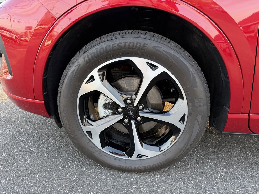 Certified 2025 Ford Escape ST-Line Elite w/ Premium Technology Package image 10