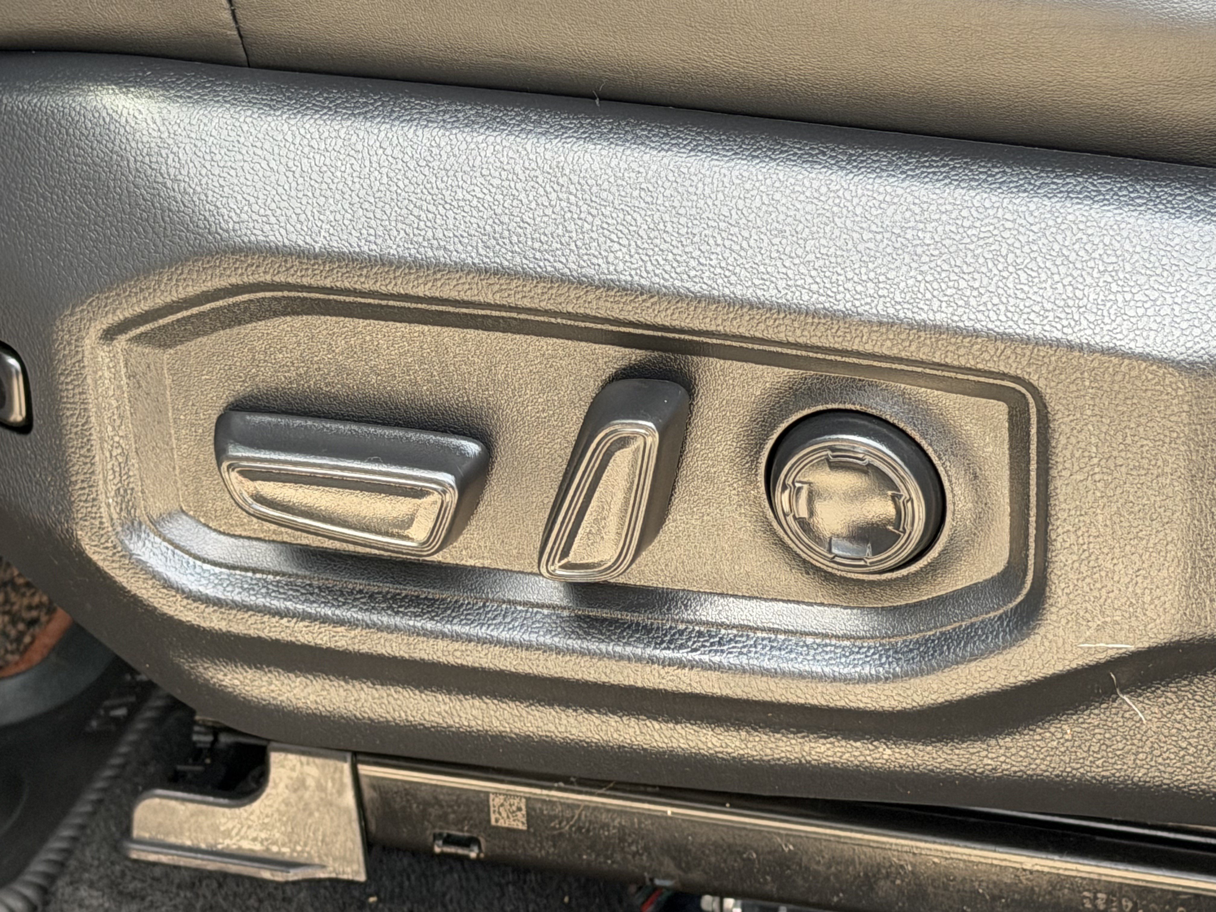 Used 2024 Toyota Tundra Platinum AWD/4WD image 17