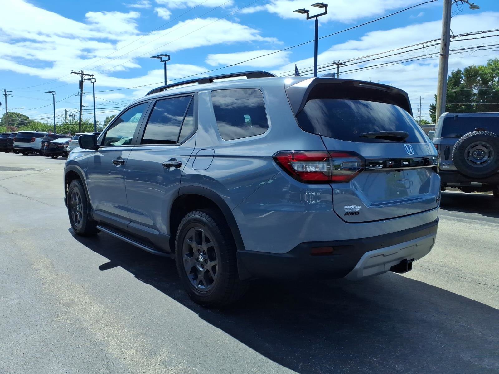Used 2024 Honda Pilot TrailSport image 5