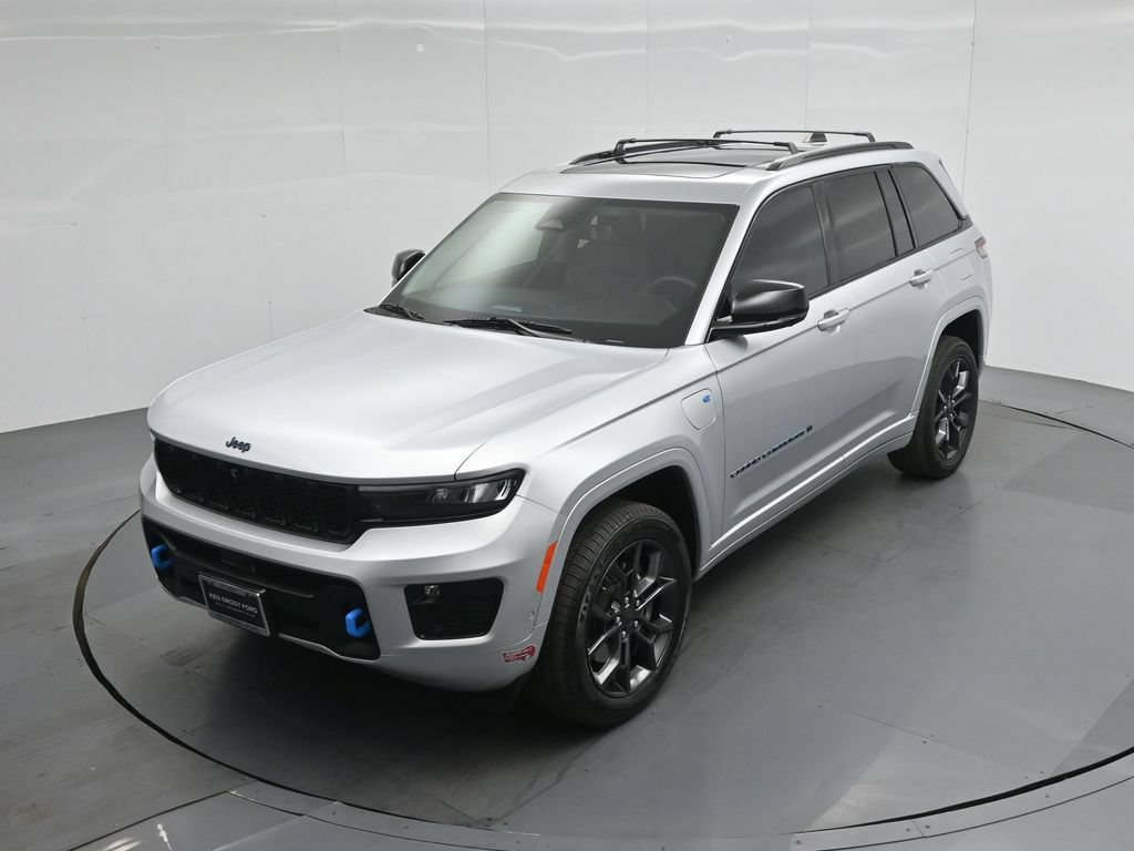 Used 2023 Jeep Grand Cherokee 30th Anniversary AWD/4WD image 37