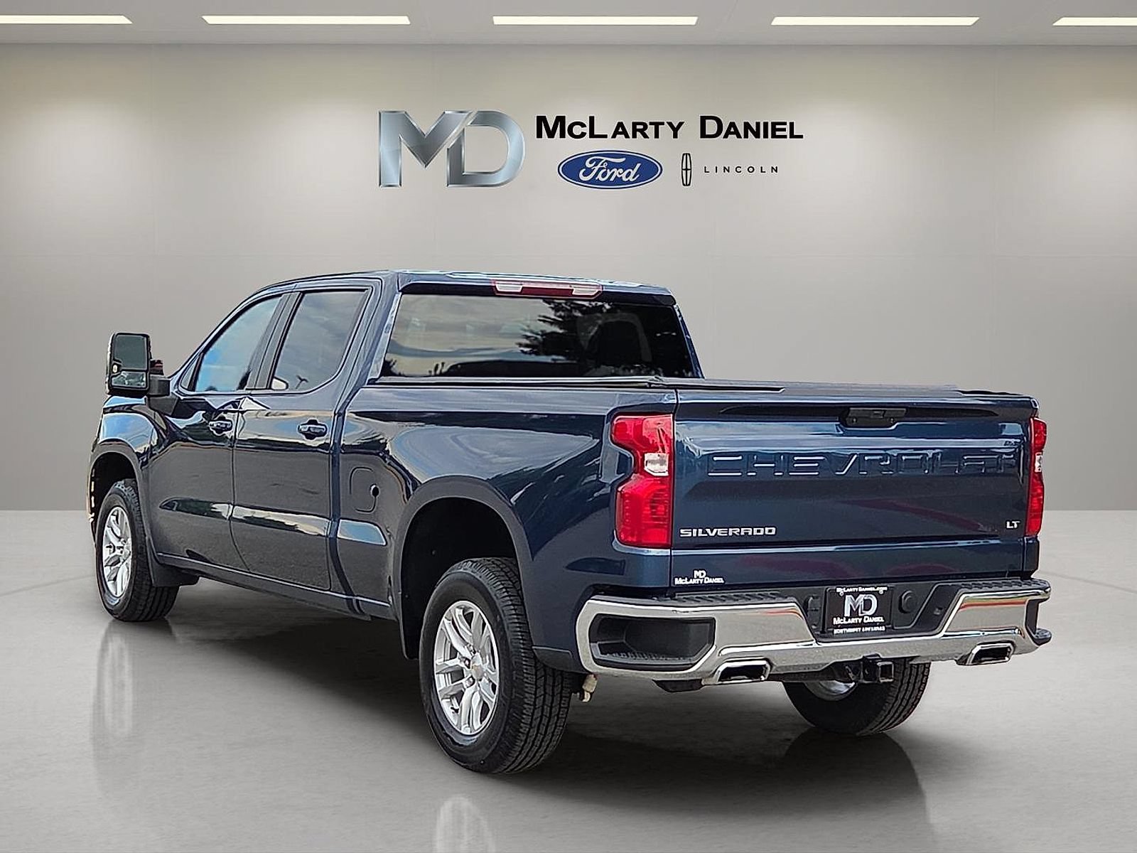 Used 2021 Chevrolet Silverado 1500 LT w/ Z71 Off-Road Package AWD/4WD image 4