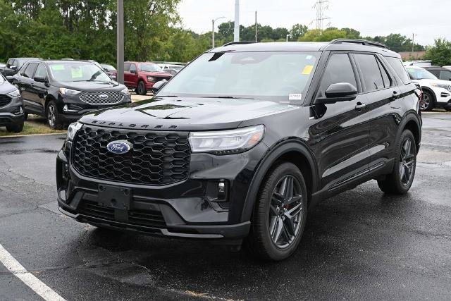 Certified 2025 Ford Explorer ST-Line w/ ST-Line Street Pack AWD/4WD image 5