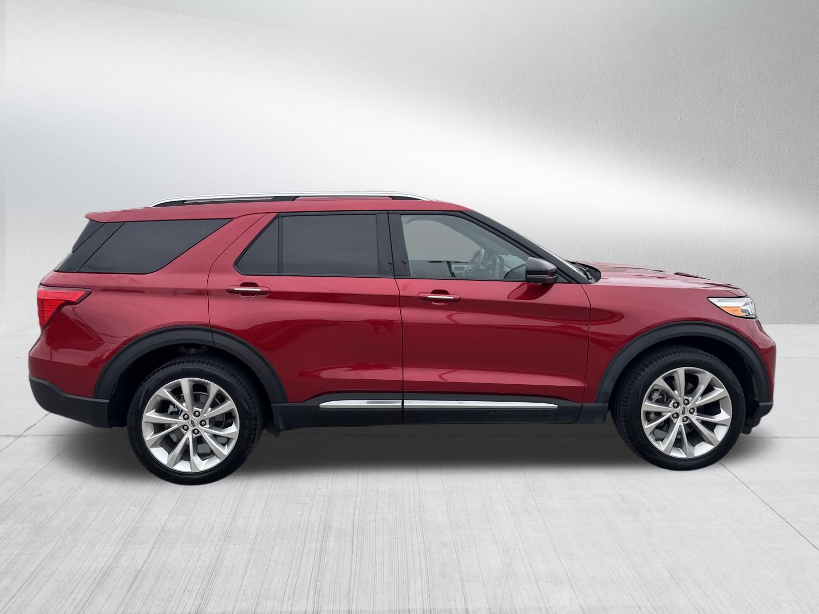 Certified 2022 Ford Explorer Platinum w/ Equipment Group 601A AWD/4WD image 8