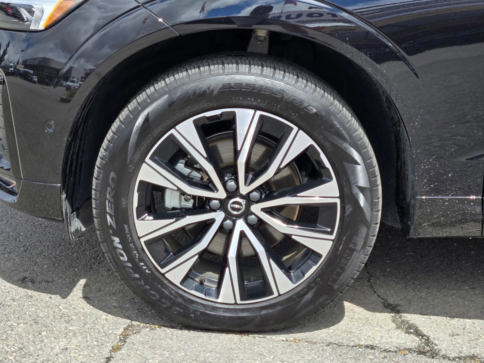 Used 2025 Volvo XC60 B5 Plus AWD/4WD image 11