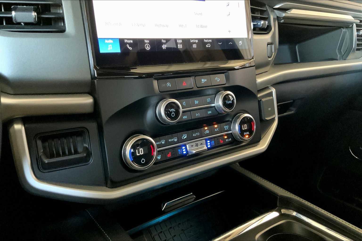 Certified 2024 Ford Expedition Max XLT image 32