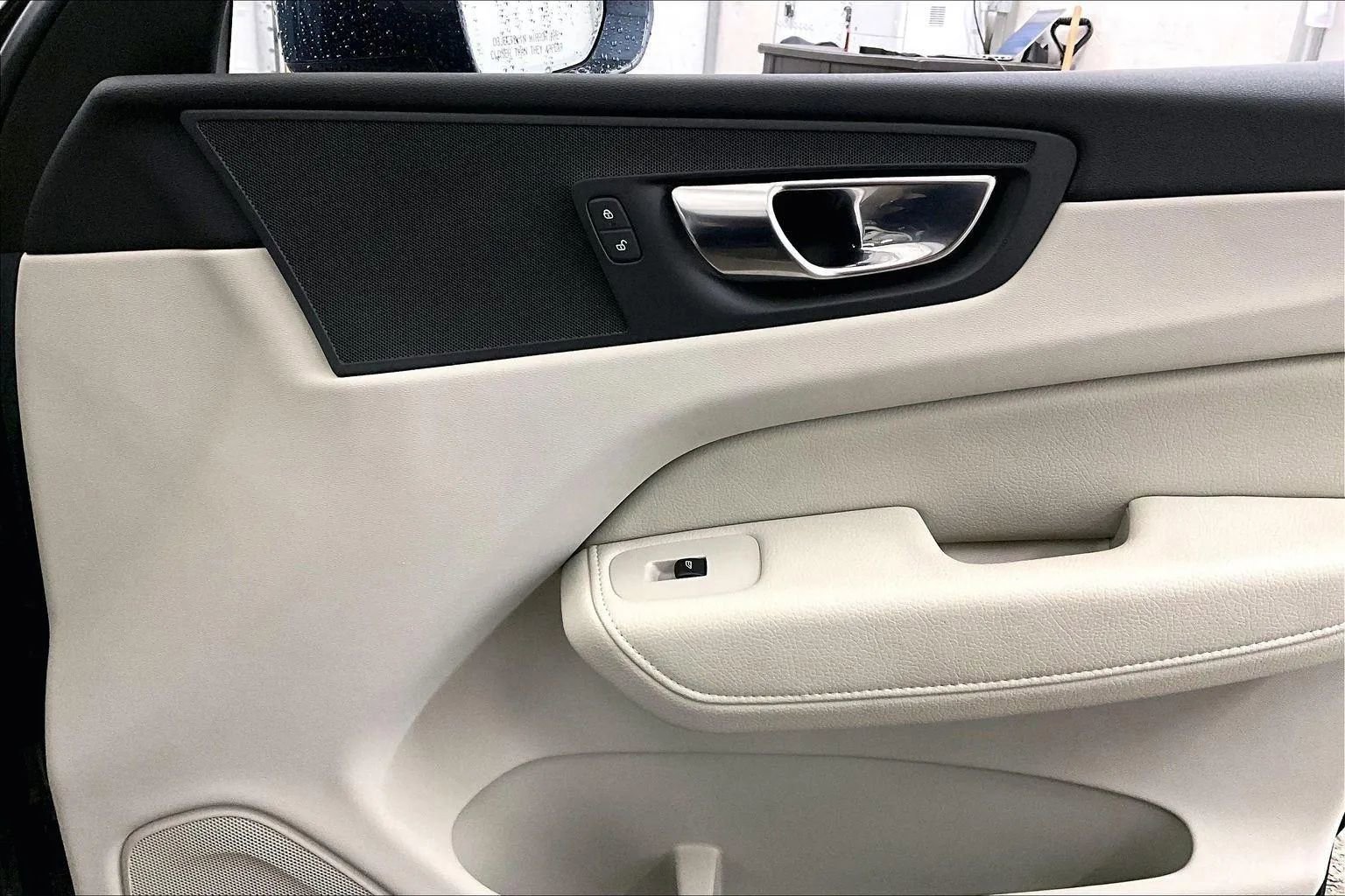 Used 2021 Volvo XC60 T5 Momentum w/ Premium Package image 23