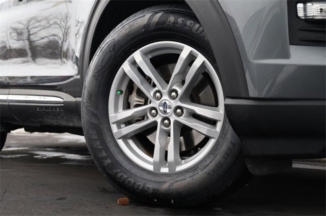 Certified 2024 Ford Explorer XLT w/ Equipment Group 202A image 6