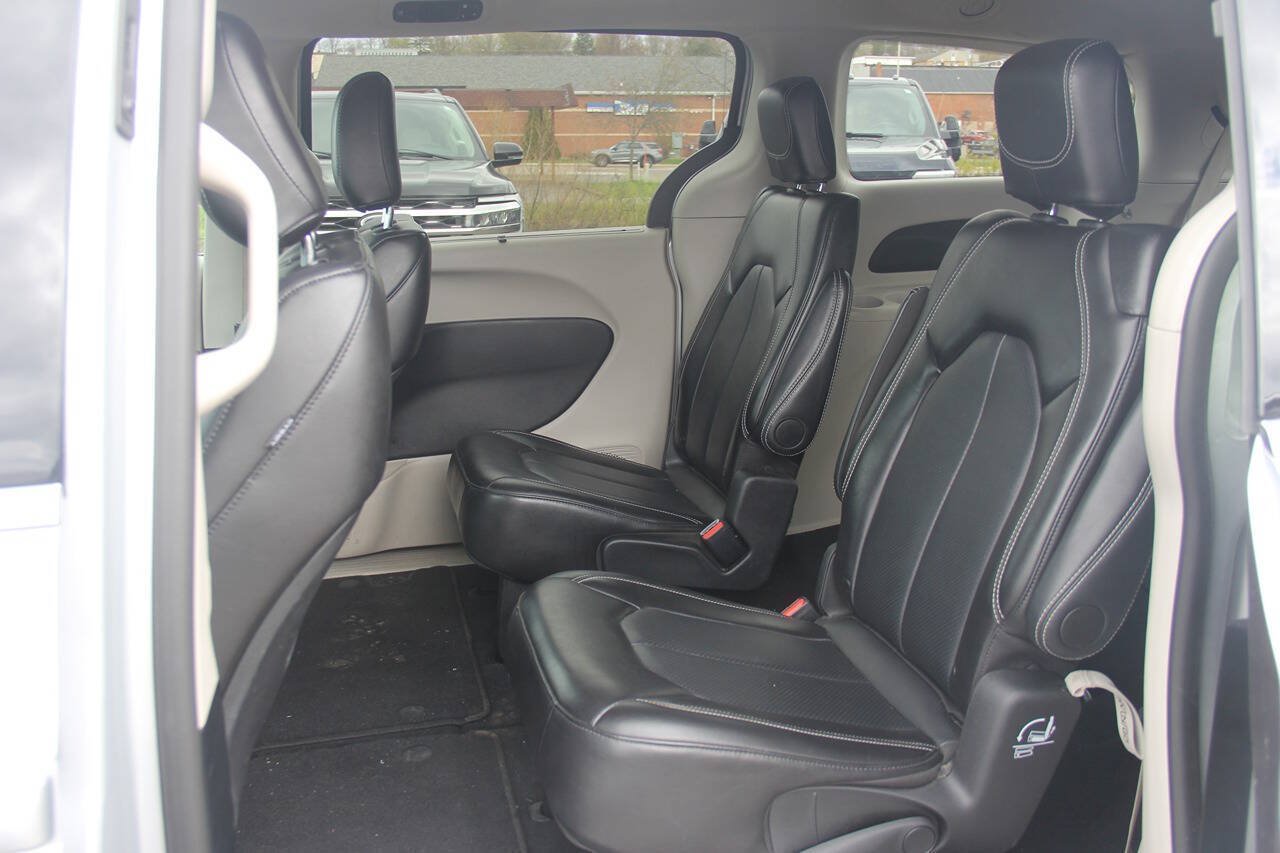 Used 2024 Chrysler Pacifica Touring-L FWD image 14