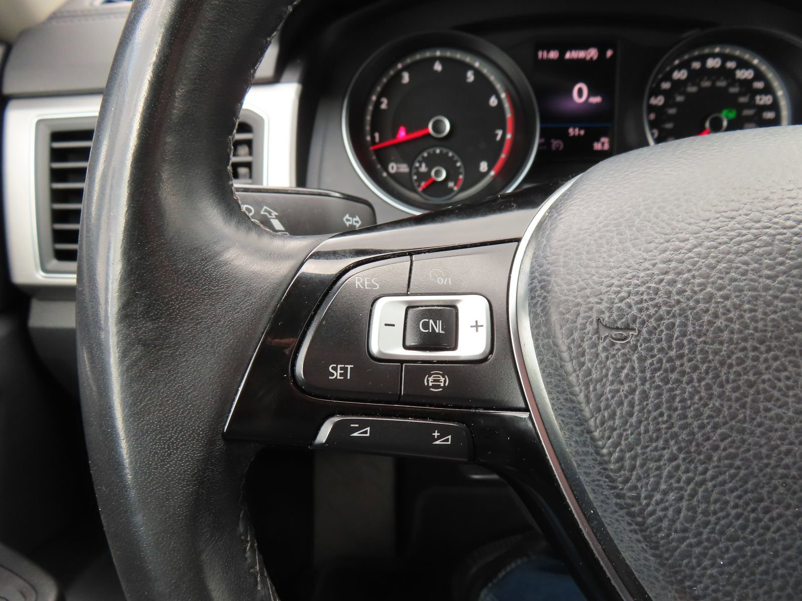 Used 2019 Volkswagen Atlas SE w/ Towing Package AWD/4WD image 18