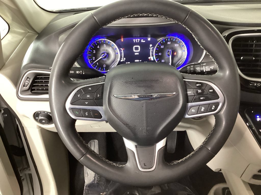 Used 2024 Chrysler Pacifica Touring-L FWD image 23