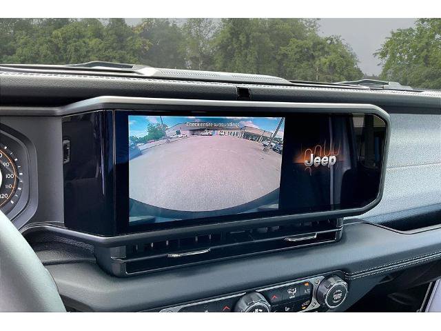 Used 2025 Jeep Wrangler Unlimited Sahara AWD/4WD image 13