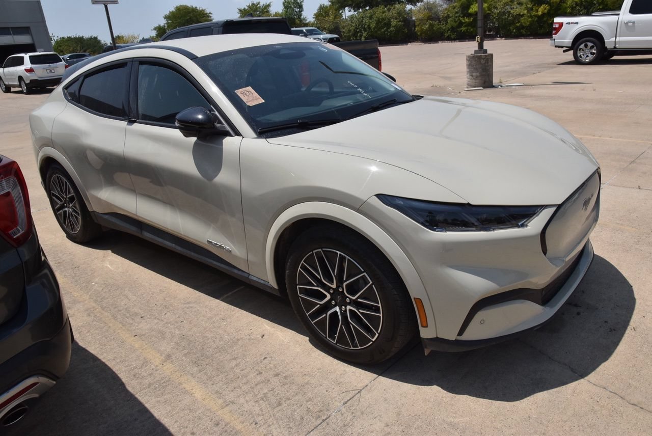 Certified 2025 Ford Mustang Mach-E Premium AWD/4WD image 5