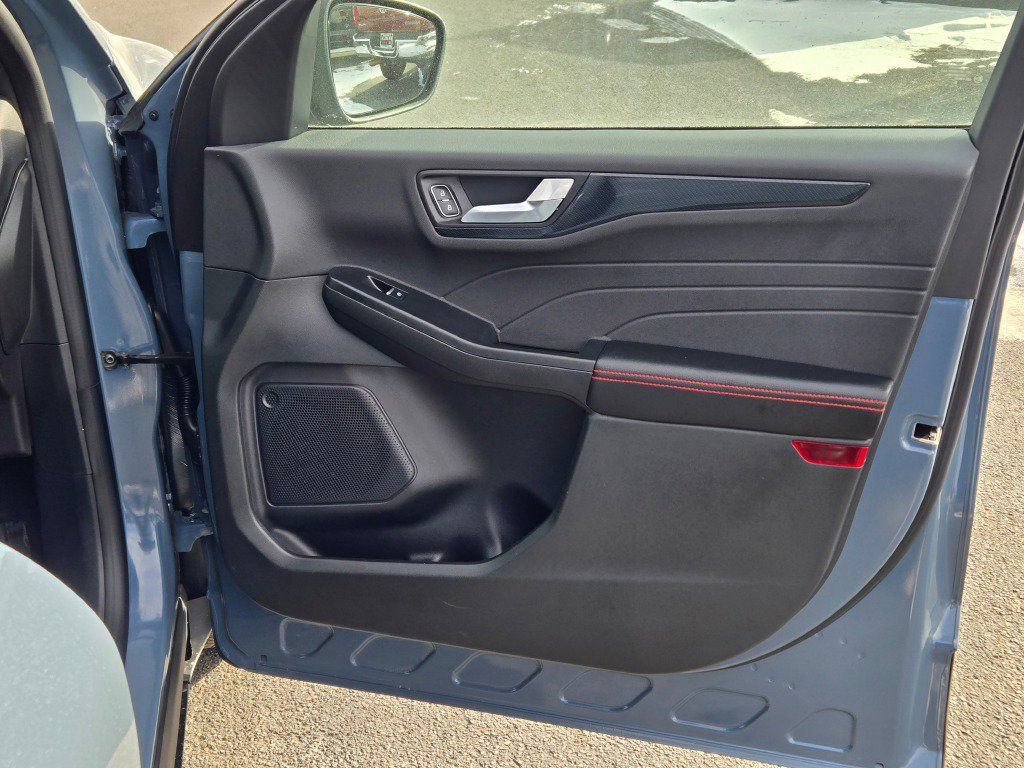 Certified 2025 Ford Escape ST-Line AWD/4WD image 4