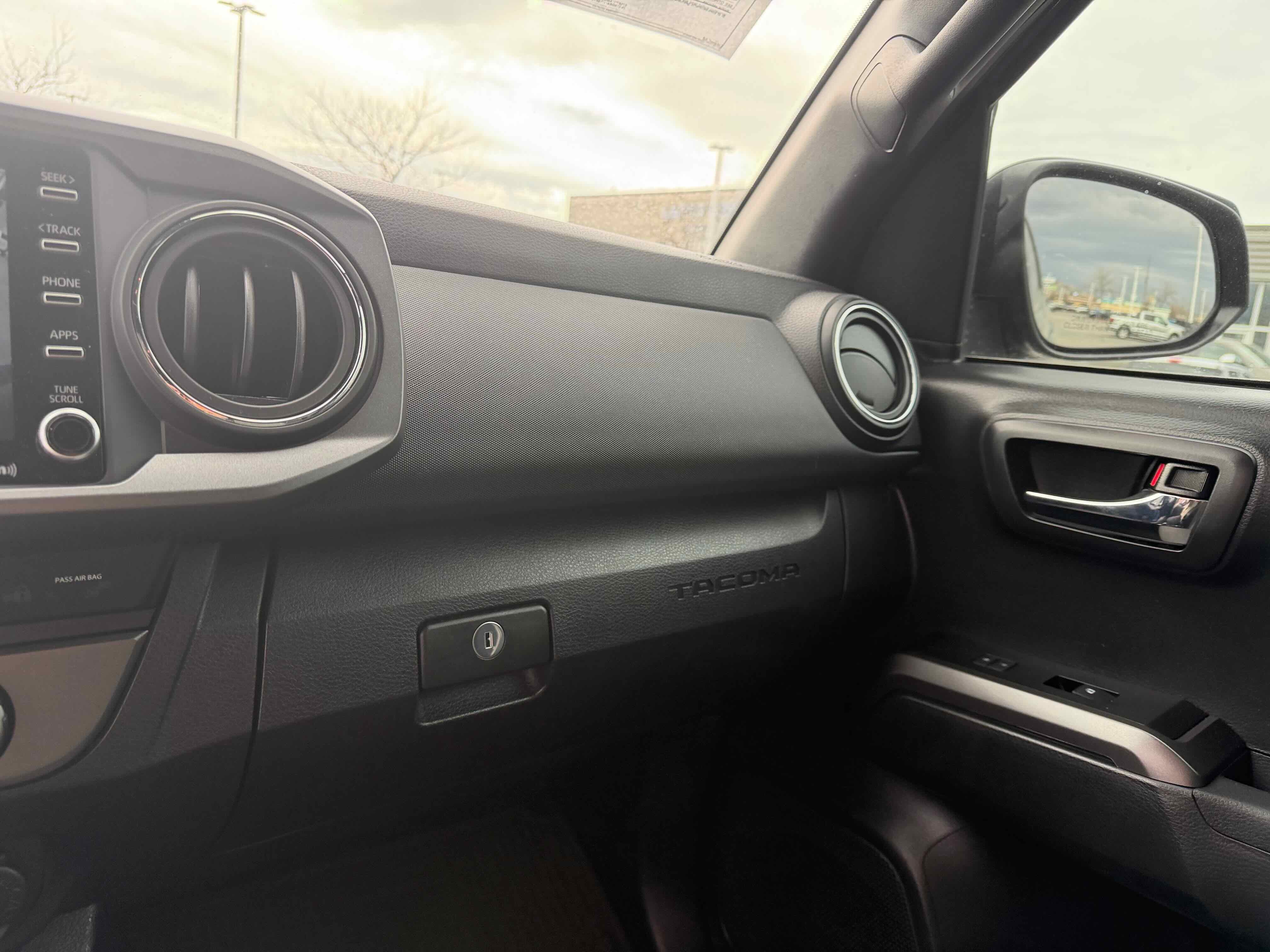 Used 2022 Toyota Tacoma TRD Off-Road image 22