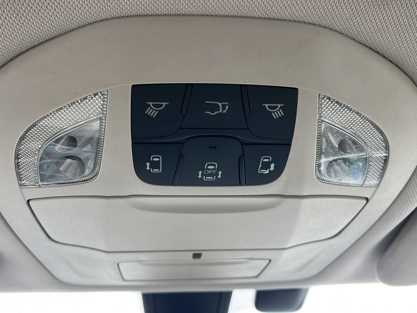 Used 2018 Chrysler Pacifica Touring-L image 27