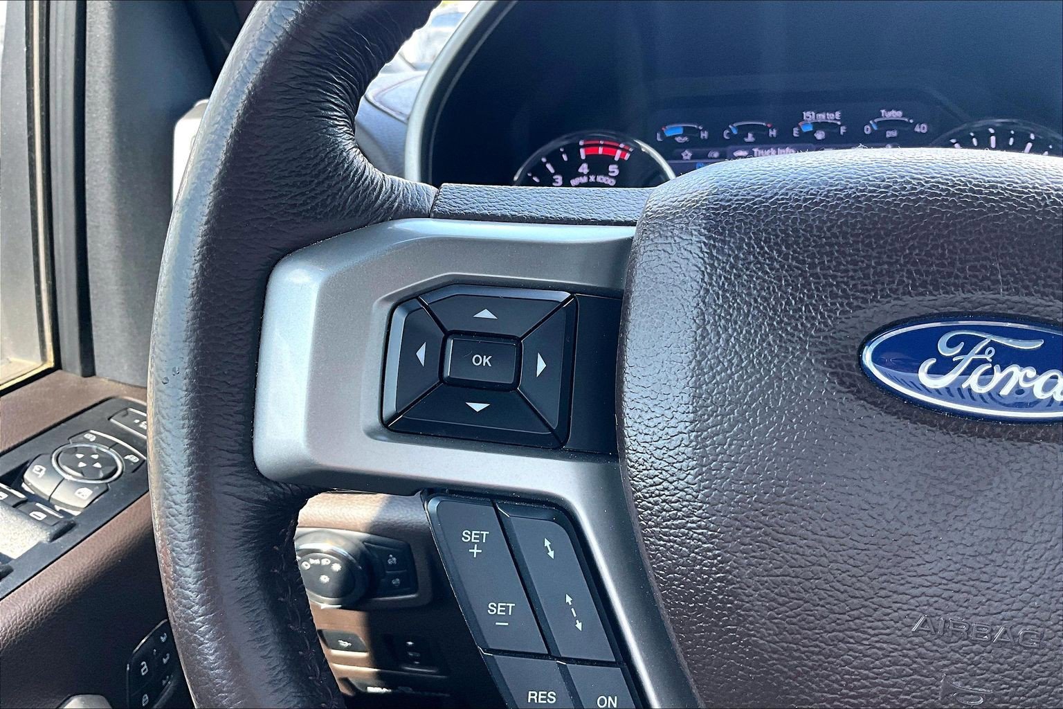 Certified 2022 Ford F250 King Ranch w/ Tremor Off-Road Package AWD/4WD image 19