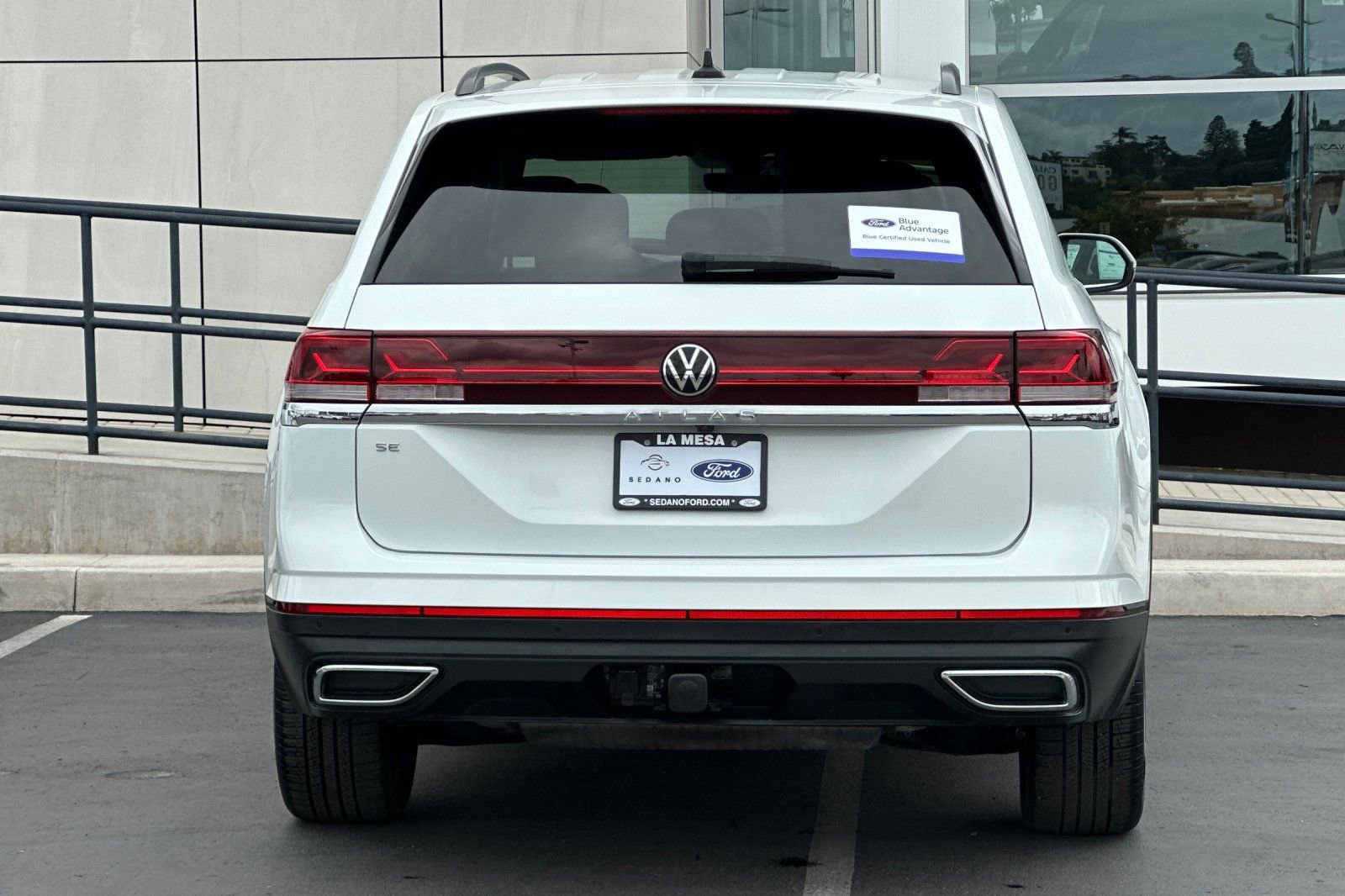 Used 2024 Volkswagen Atlas SE w/ Panoramic Sunroof Package FWD image 4