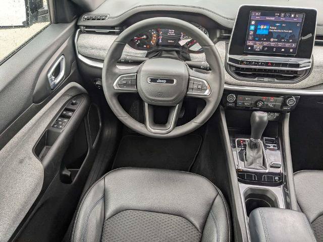 Used 2025 Jeep Compass Latitude AWD/4WD image 16