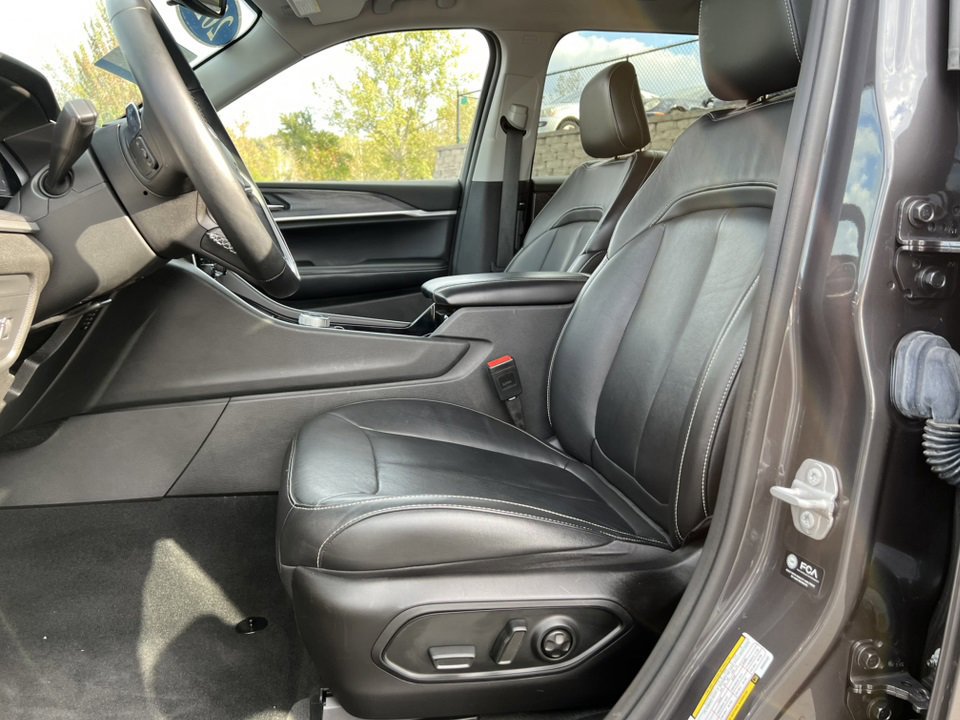 Used 2022 Jeep Grand Cherokee L Limited image 11