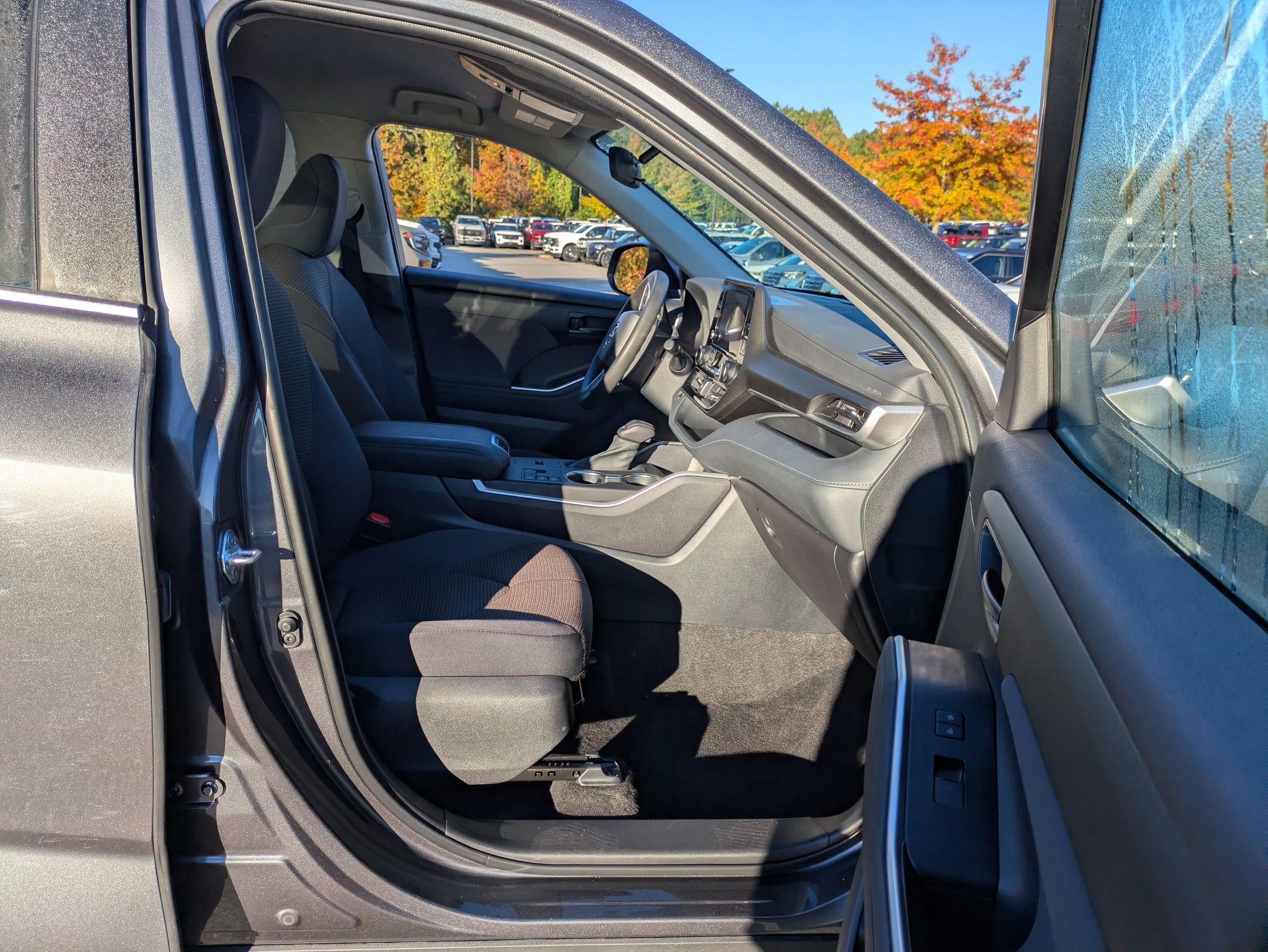 Used 2023 Toyota Highlander Limited image 35