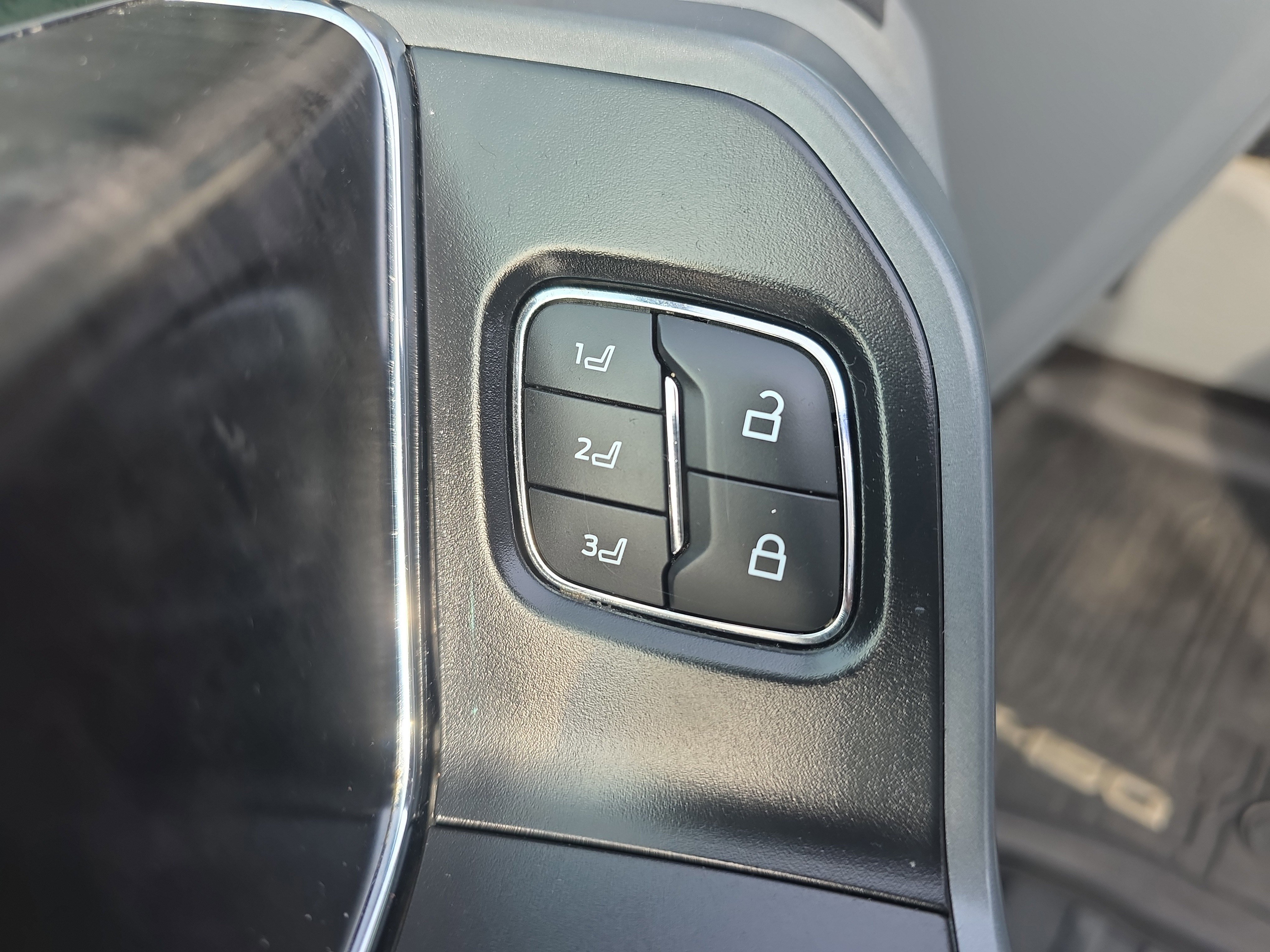 Certified 2022 Ford F150 Lariat w/ Equipment Group 502A High image 29