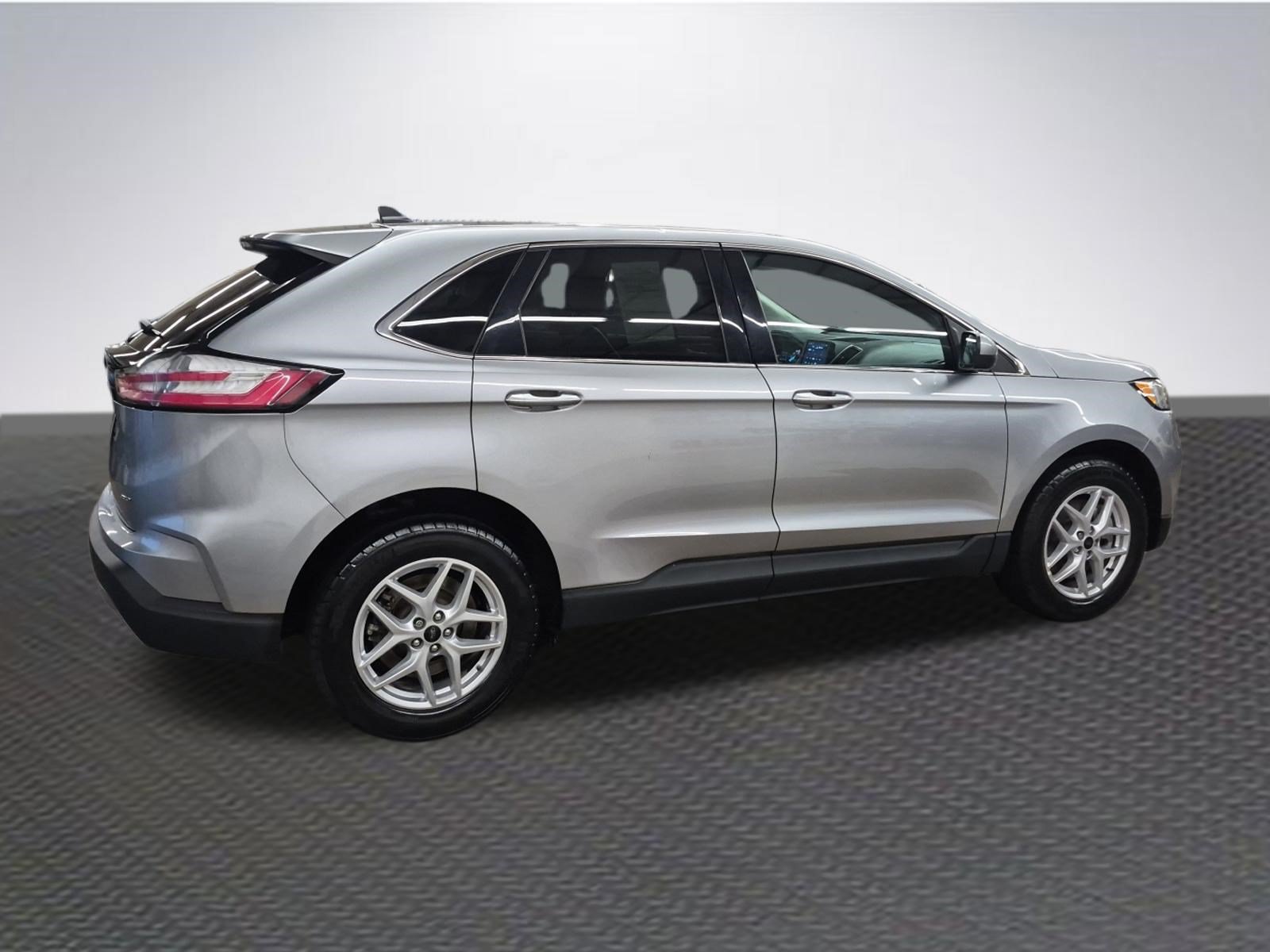 Certified 2024 Ford Edge SEL AWD/4WD image 4