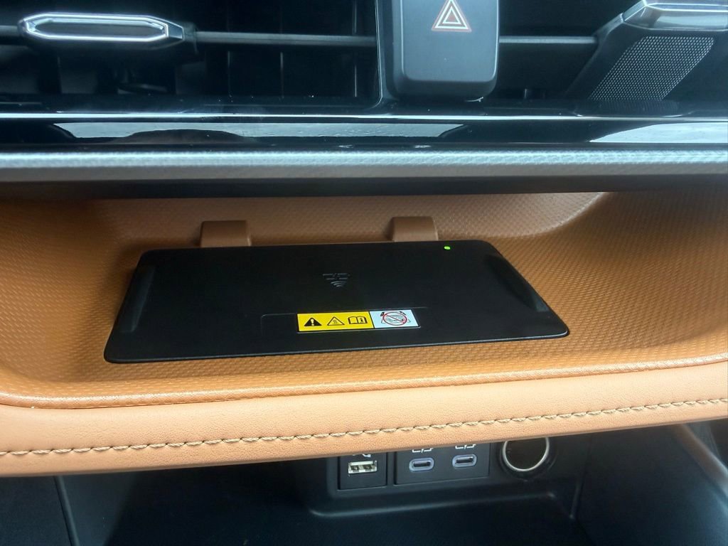 Used 2025 Toyota Highlander Platinum AWD/4WD image 24