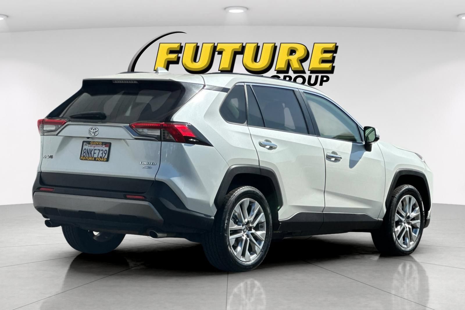 Used 2019 Toyota RAV4 Limited w/ Advanced Technology Package AWD/4WD image 3