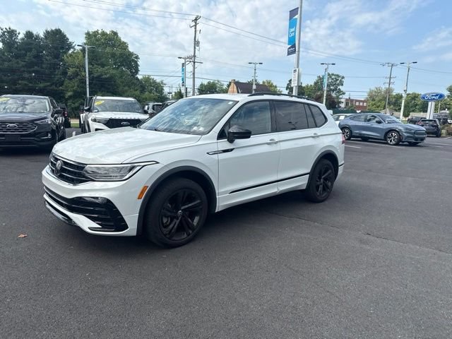 Used 2024 Volkswagen Tiguan SE R-Line AWD/4WD image 3