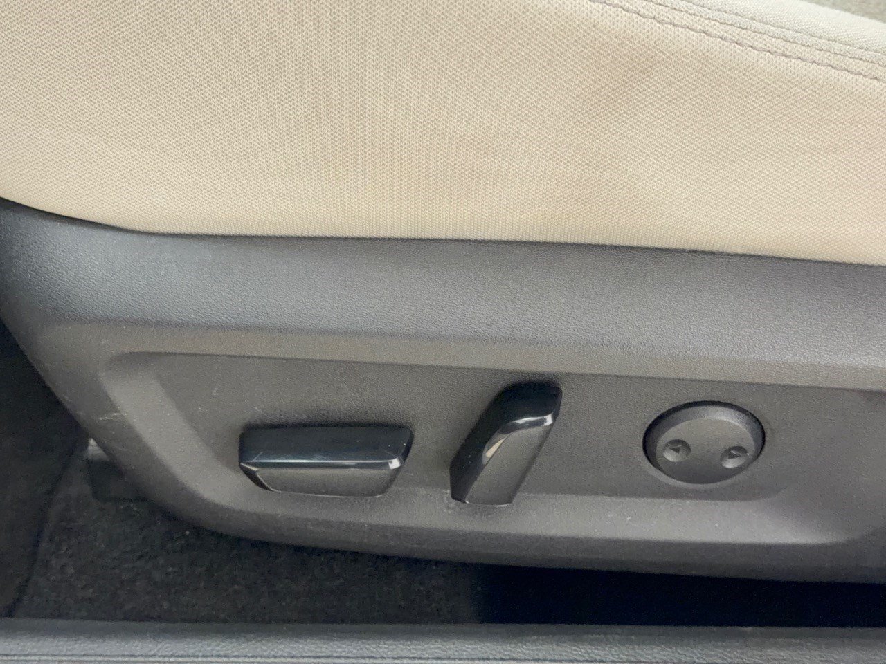 Used 2025 Nissan Rogue SV AWD/4WD image 16