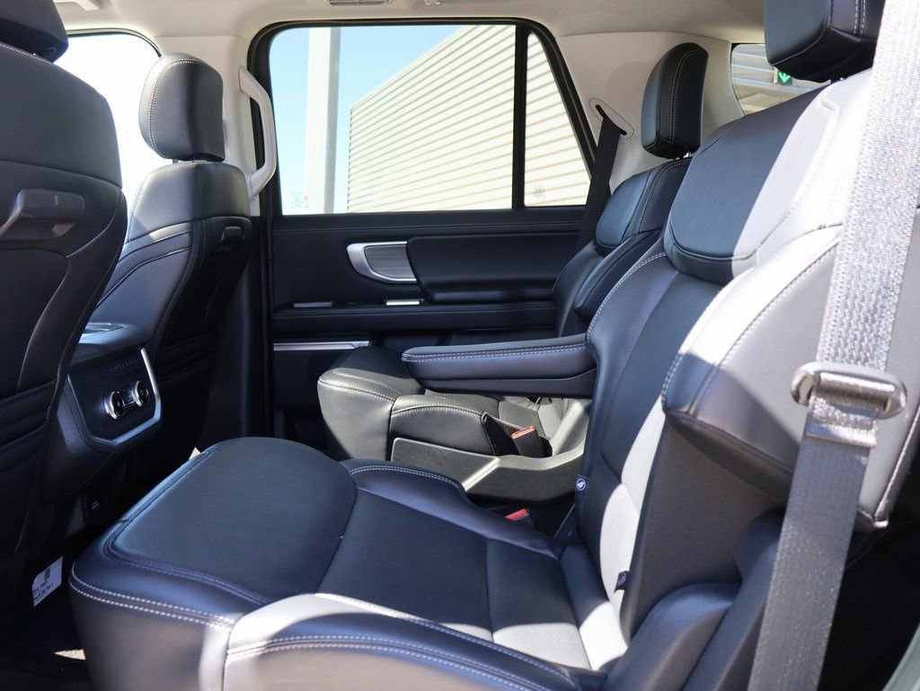 Certified 2025 Ford Expedition Platinum image 19