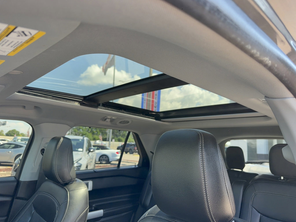 Certified 2023 Ford Explorer Limited w/ Limited Technology Package image 29