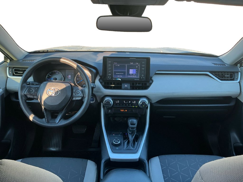 Used 2021 Toyota RAV4 XLE AWD/4WD image 17