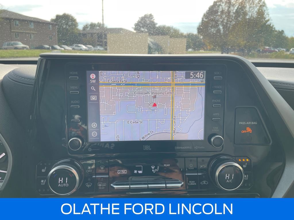 Used 2022 Toyota Highlander Limited image 16