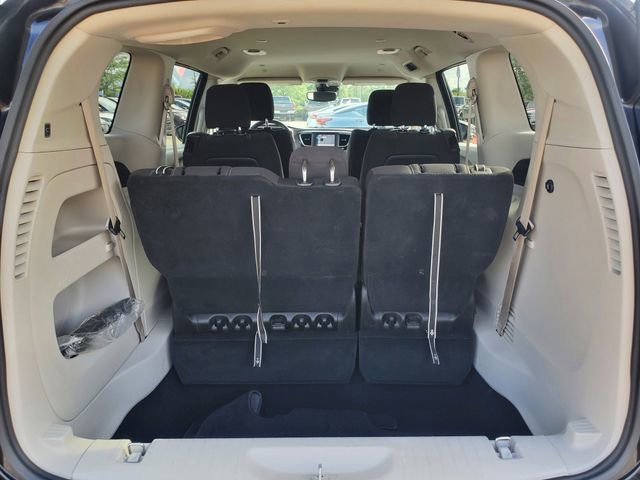 Used 2023 Chrysler Voyager LX image 28