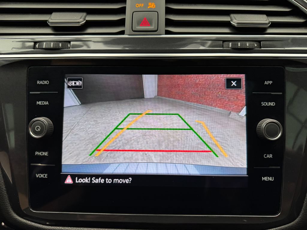 Used 2022 Volkswagen Tiguan SE AWD/4WD image 22