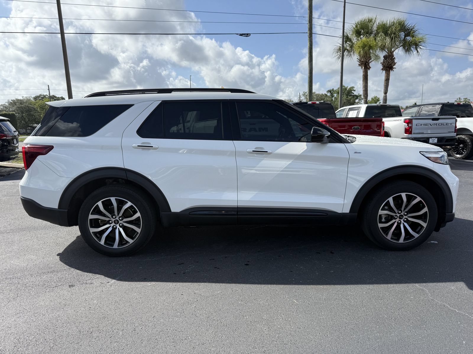 Certified 2022 Ford Explorer ST-Line w/ Class IV Trailer Tow Package RWD image 3