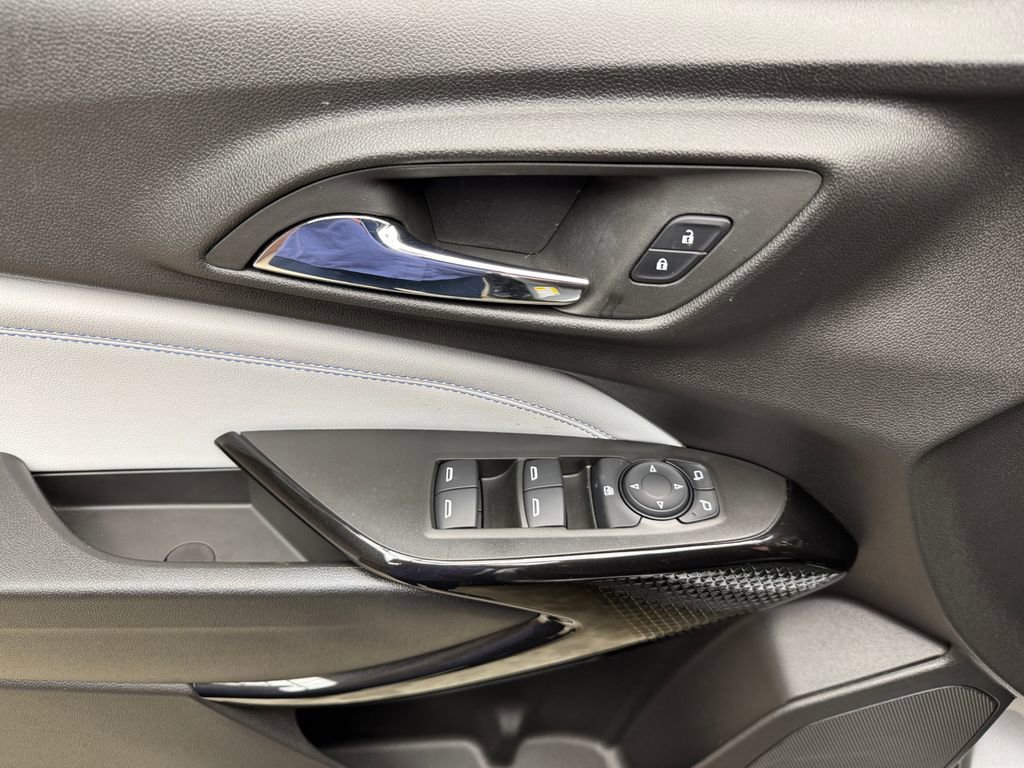 Used 2024 Chevrolet Trax LT w/ LT Convenience Package image 12