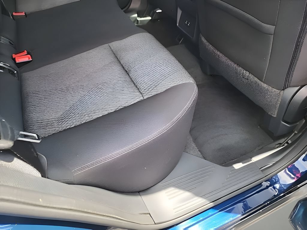Used 2025 Nissan Rogue SV AWD/4WD image 12