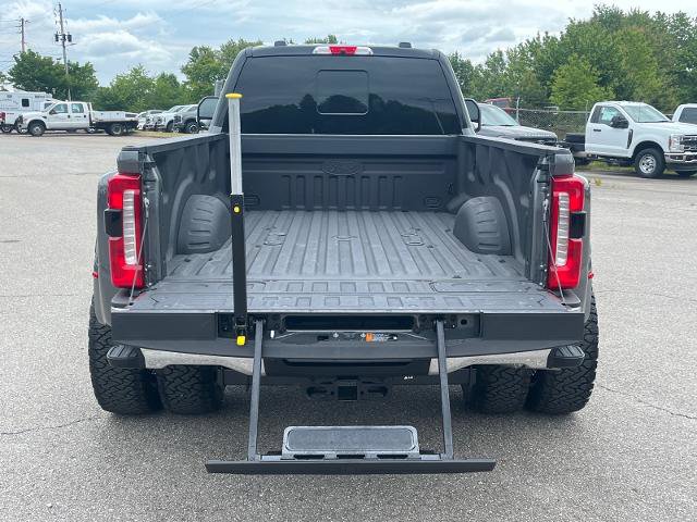 Certified 2025 Ford F450 Lariat w/ Lariat Ultimate Package AWD/4WD image 4
