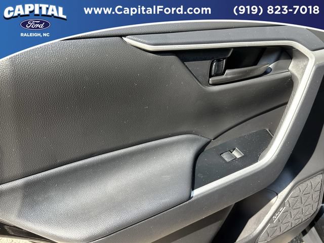 Used 2025 Toyota RAV4 LE AWD/4WD image 17