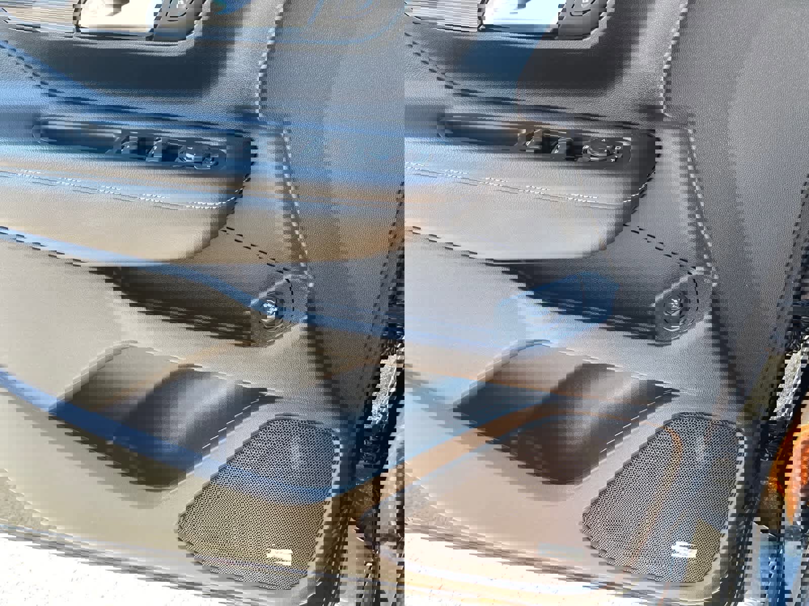 Used 2022 GMC Terrain SLT w/ Infotainment Package II image 18