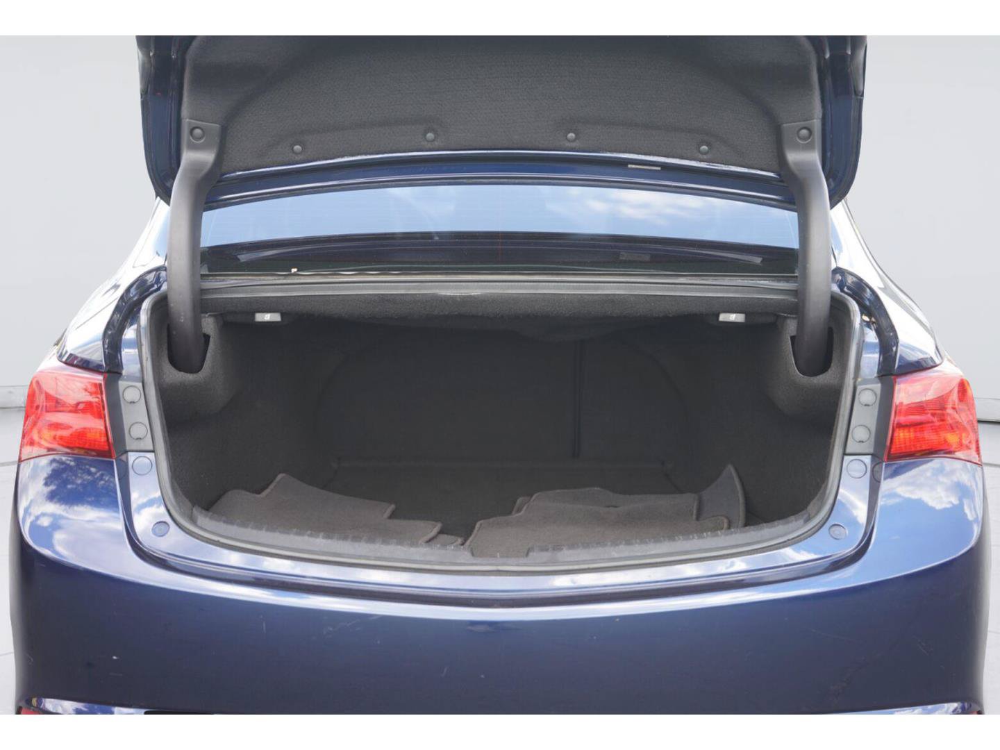 Used 2018 Acura TLX FWD image 32