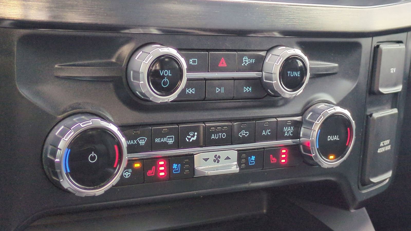 Certified 2025 Ford F350 Lariat w/ Black Appearance Package image 58