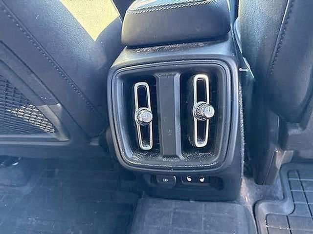 Used 2022 Volvo XC40 T5 R-Design w/ Advanced Package image 19